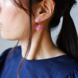 蓮花耳環/無耳洞耳環【七月誕生月花】 第5張的照片