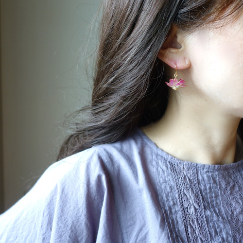 蓮のピアス/イヤリング/ノンホールピアス 【7月誕生月花】 ピアス