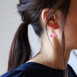 蓮花耳環/無耳洞耳環【七月誕生月花】 第3張的照片