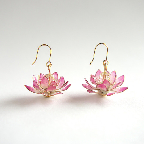 蓮のピアス/イヤリング/ノンホールピアス 【7月誕生月花 蓮のピアス/イヤリング/ノンホールピアス 【7月誕生月花