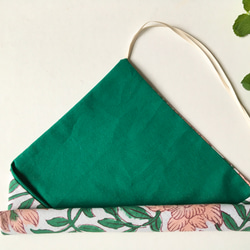 お箸袋　カトラリーケース　ブロックプリント　サーモンピンク×緑　木製ビーズ　 6枚目の画像