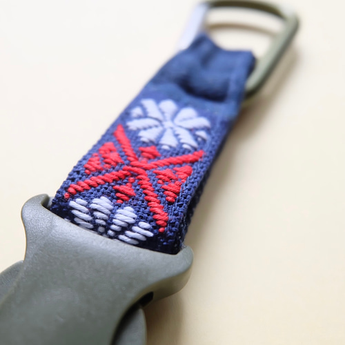 こぎん刺しキウイ色のペットボトルホルダー☺︎藍梅の花【刺繍