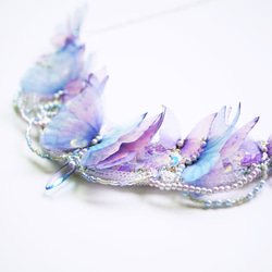 青い蝶々のドレス・ネックレス 3枚目の画像