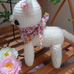 ランさま専用、特大白チワワの編みぐるみ（花かざり） 3枚目の画像