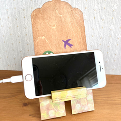 北欧柄のスマホスタンド（森のおうち） 5枚目の画像