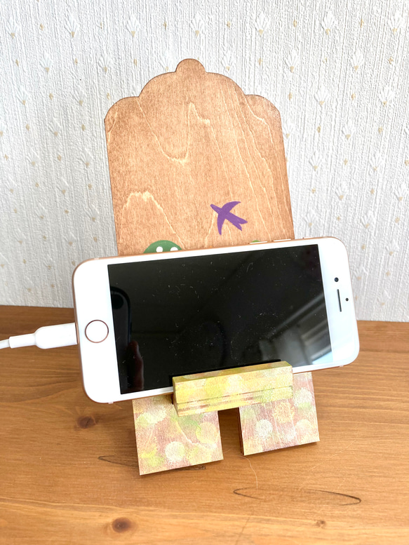 北欧柄のスマホスタンド（森のおうち） 5枚目の画像