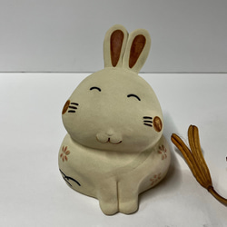 にっこりうさぎ（小）座布団（中）付き　Ｏ-210　陶製　/Rabbit/兔子 4枚目の画像