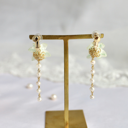 カサブランカと淡水パール揺れるピアス/イヤリング ピアス（フック