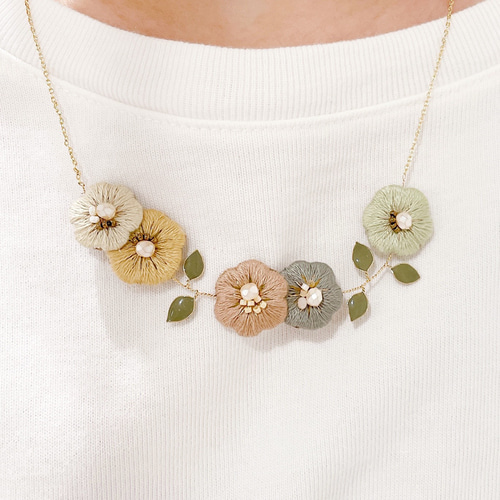 no.171 再販✩.*˚刺繍リボンとお花のアンティーク風アクセサリー✩.*˚ no.171 再販✩.*˚刺繍リボンとお花のアンティーク風アクセサリー✩.*