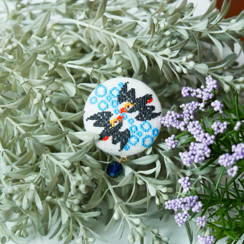 くるみボタン 鳥刺繍 ブローチ or ヘアゴム ハンガリー鳥カゴかずら刺繍くるみボタンアクセサリー:29mm