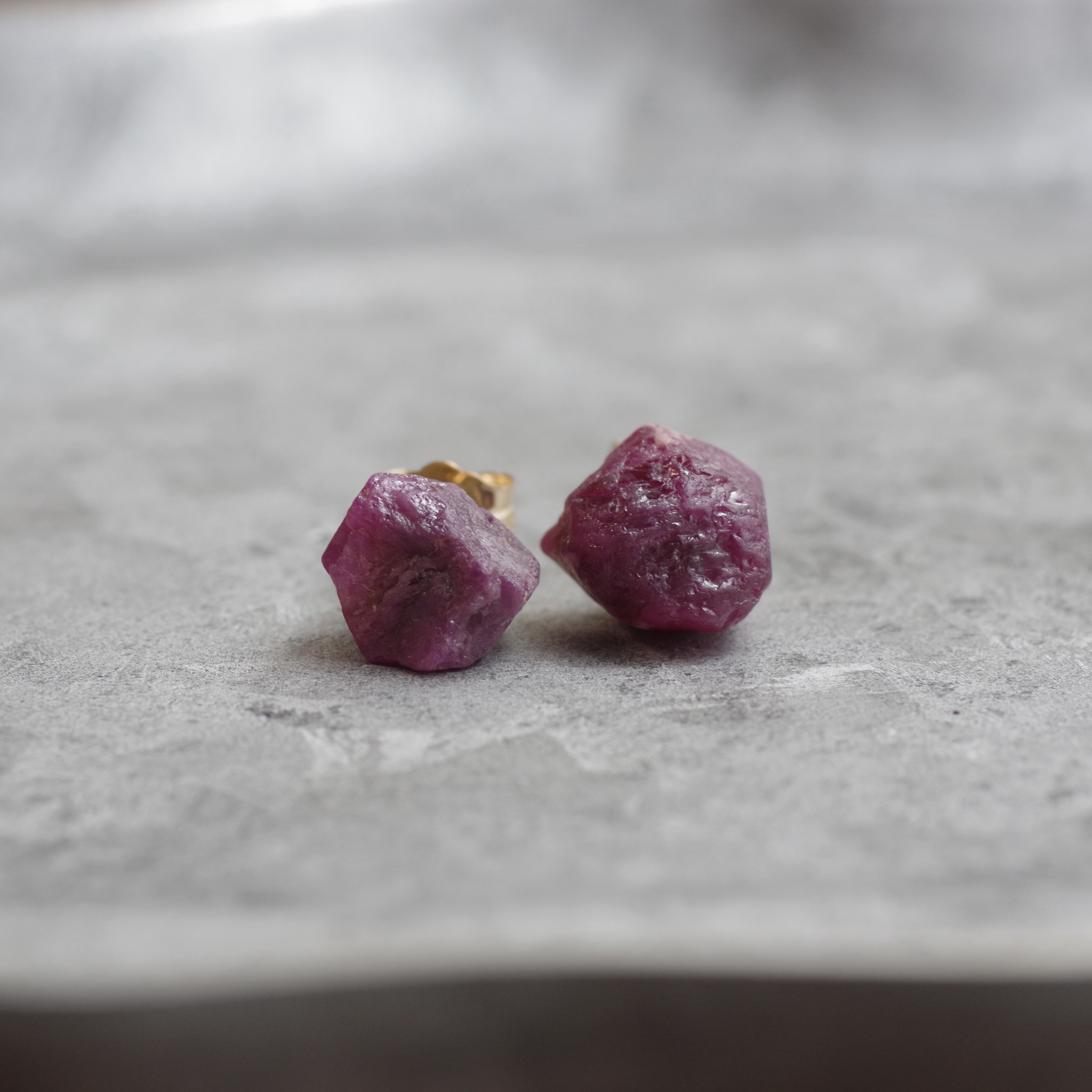 【一点もの】 ルビー 鉱物原石 14kgfピアス 天然石 (No.2207)