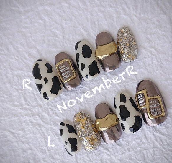 LA555☆ホルスタイン×ブラック&ゴールドミラーネイルチップ◯ ネイル