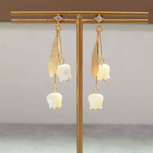 すずらんピアス（イヤリング変更可） ピアス（その他） m-carino