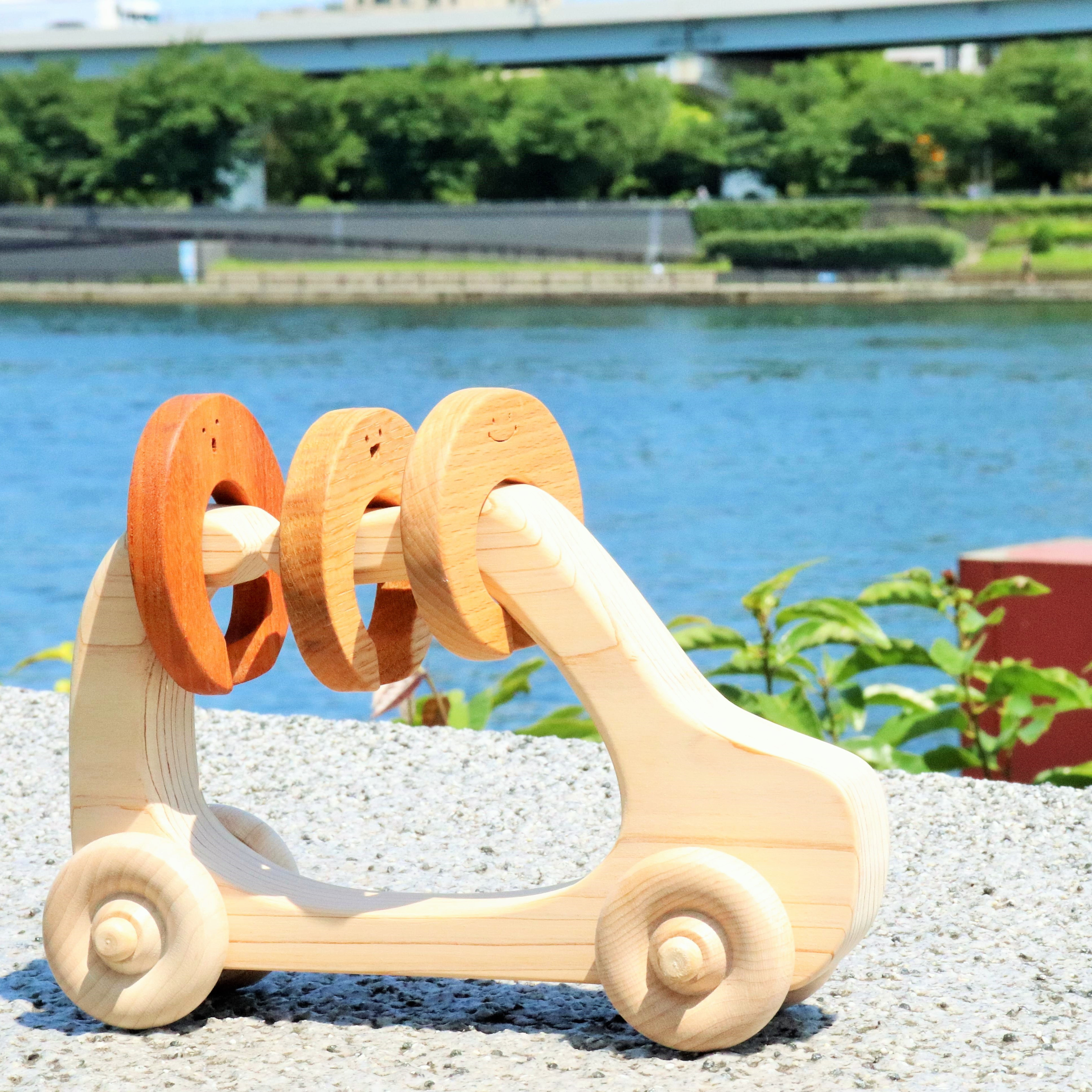 出産祝い【0才～4才まで工夫で長く遊べる知育おもちゃ】かちゃ 大きな車と遊ぼう！ ～ 木のおもちゃ 知育玩具 ちえのわ