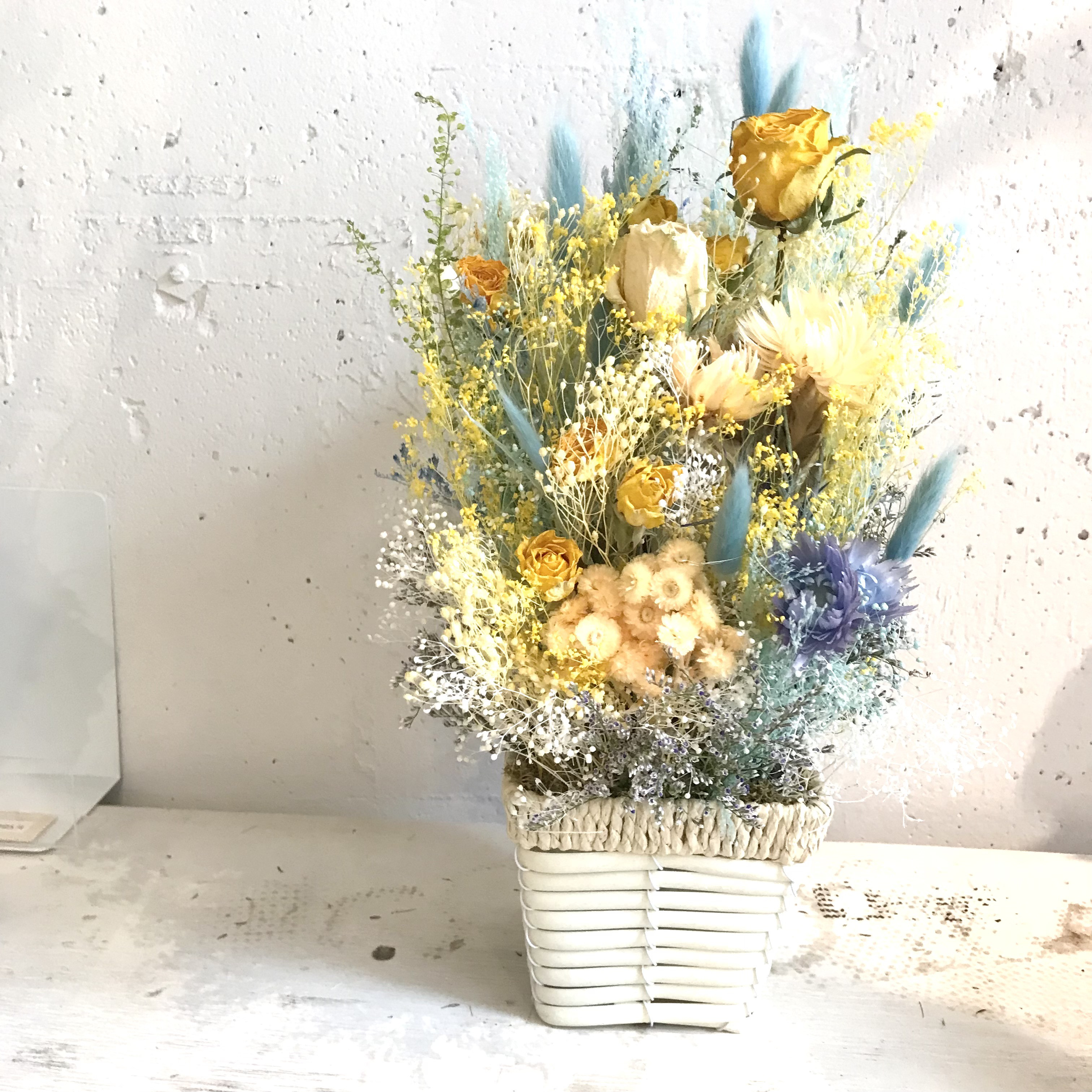 イエロー×ブルードライ&プリザーブドフラワーアレンジメント
