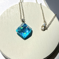 アクアブルーの暗闇で光るネックレス☆再販 / レジン / 蓄光 / 海