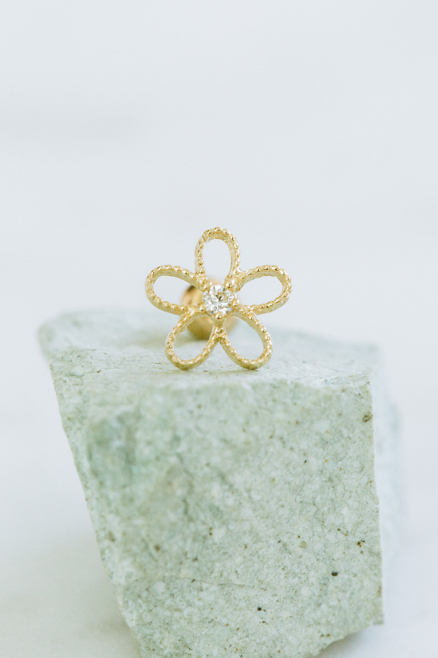 14K金 ゴールド 花 ヘリックス 軟骨 アンチトラガス アウター インナーコンクバーベルイヤリング ピアス