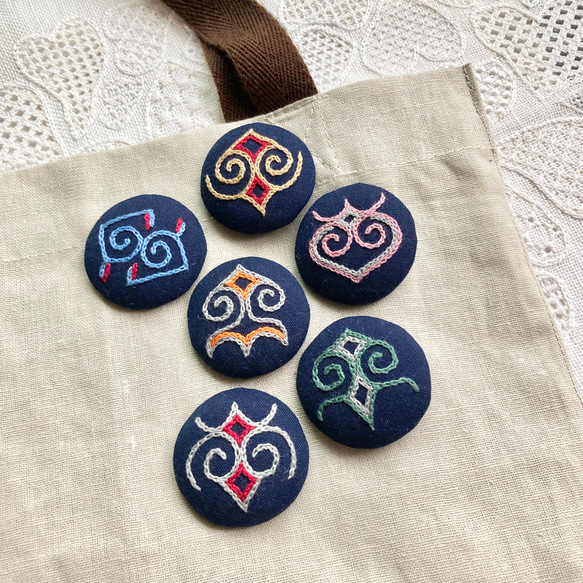 受注】308. アイヌ刺繍 小さな丸い ブローチ ブローチ JINTAN