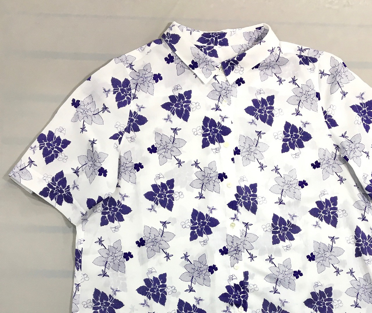 シルクのような綿100%サテン　草花模様の半袖シャツ/ スミレ　選べる【受注製作】草花模様　ボタニカル