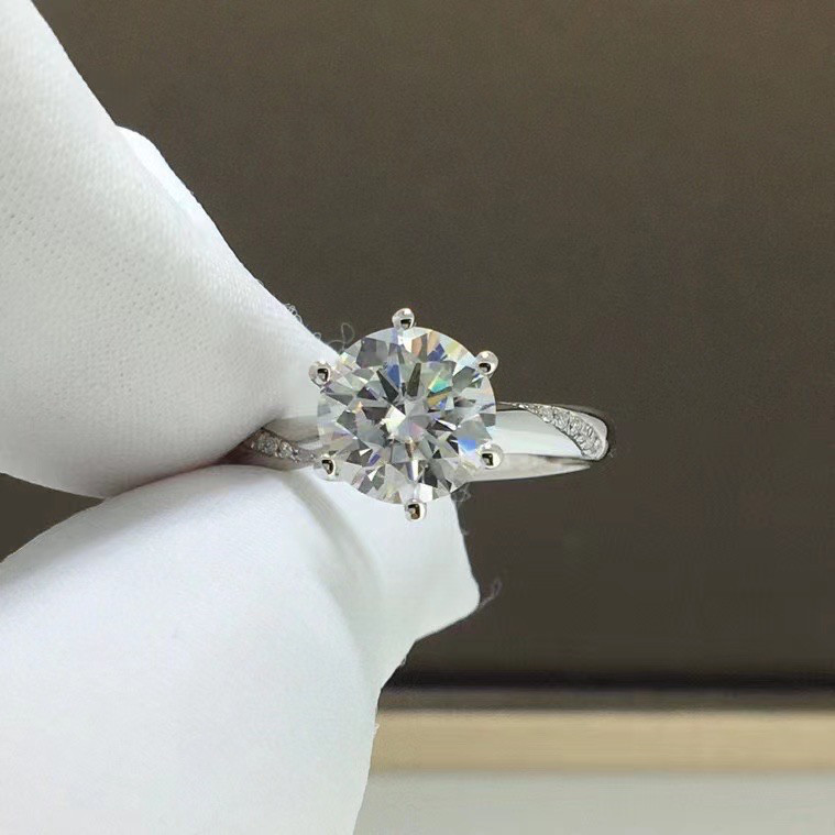 【newデザイン】モアサナイト 　リング　K18WG