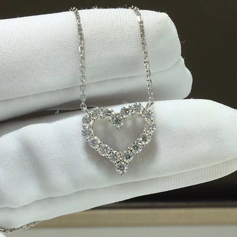 【newデザイン】モアサナイト ネックレス K18WG