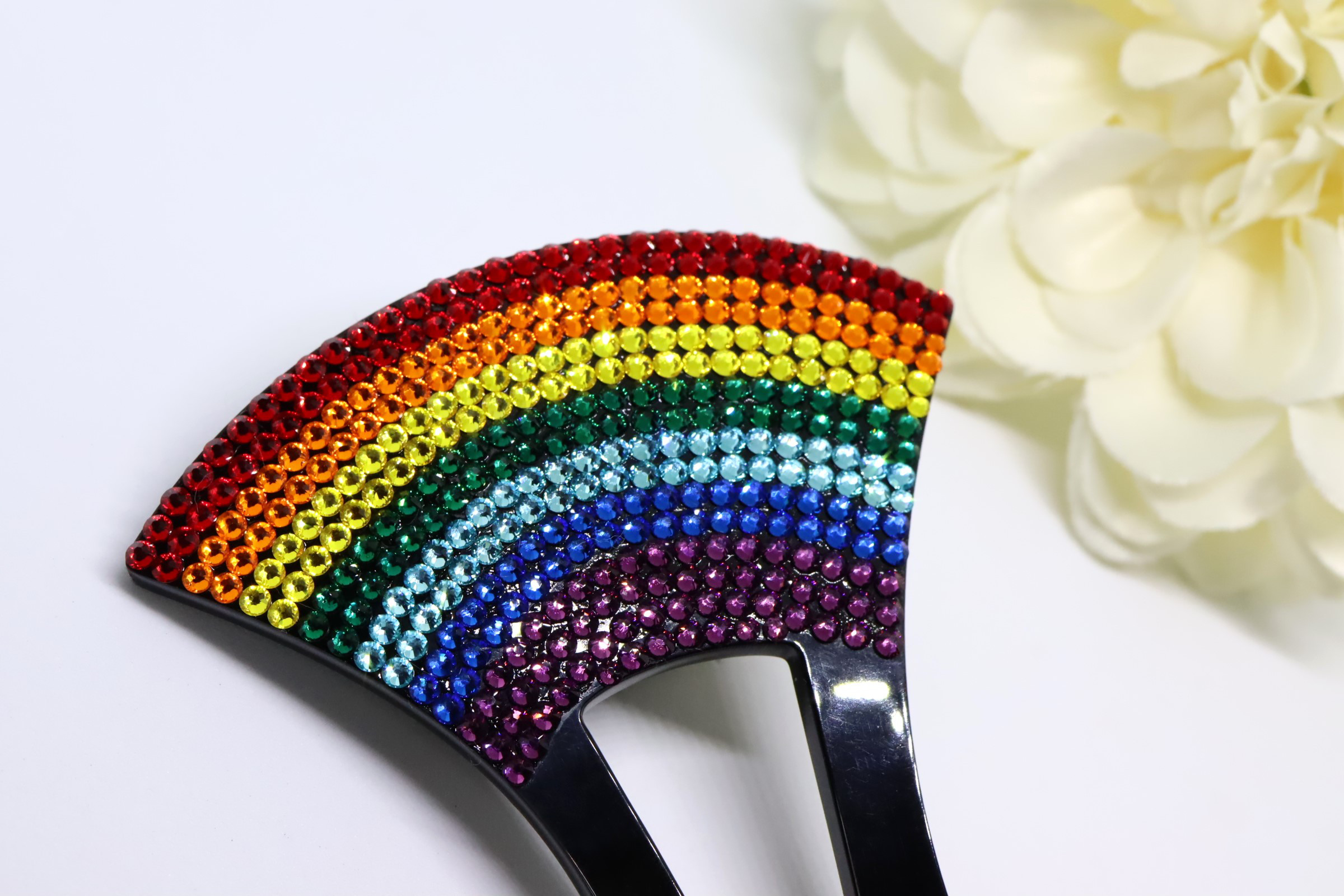 虹色 扇型かんざし・ブラック・デコアート（アメジストなど7色使用）