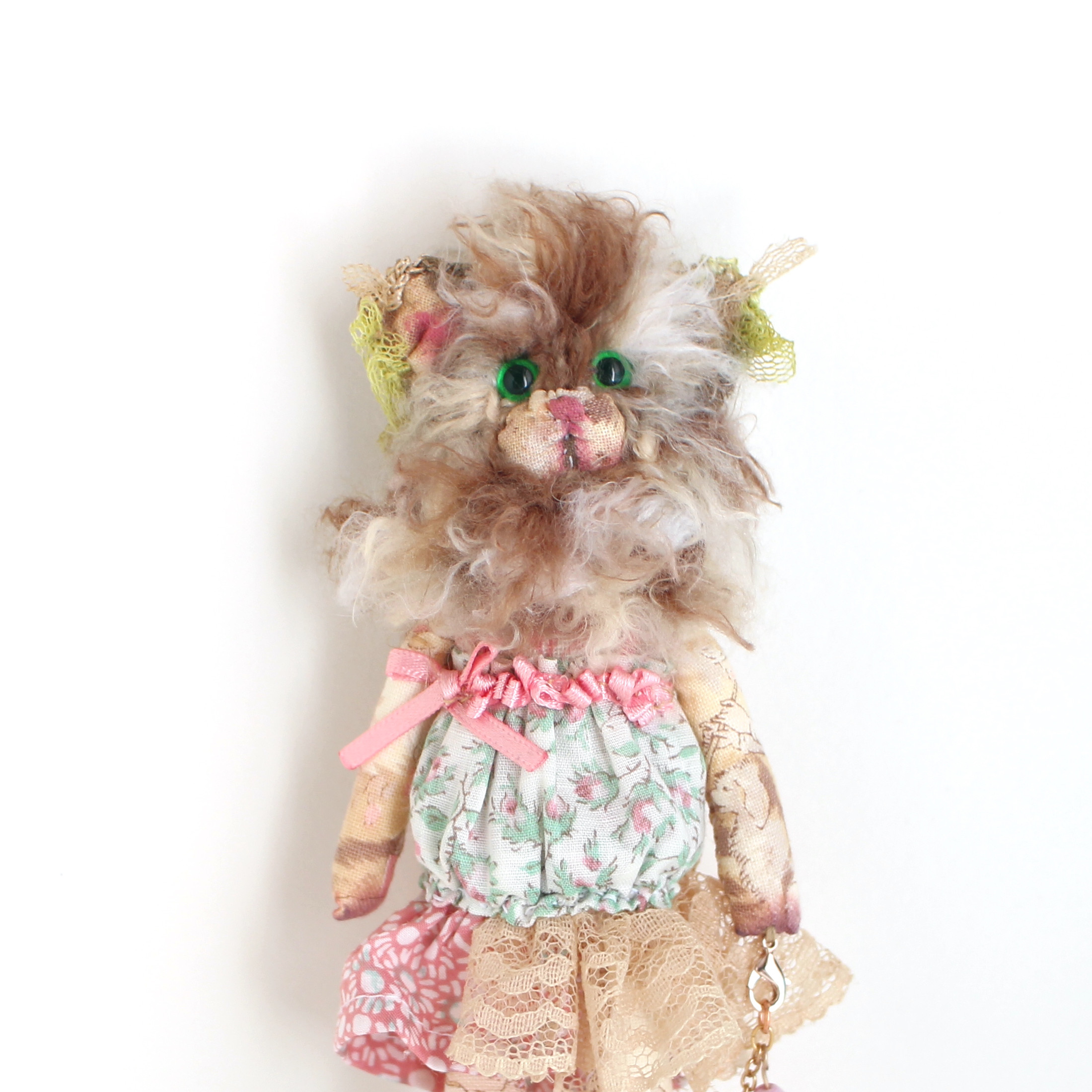 ペルシャ猫 チンチラ（ゴールデン）のミニぬいぐるみ13.5cm