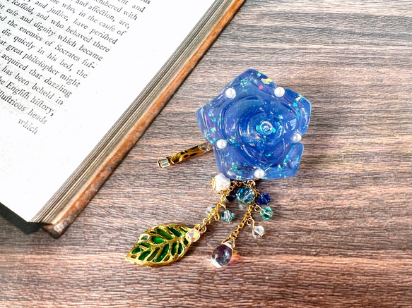レジン】キラキラ、揺れる 青薔薇のポニーフック ポニーフック