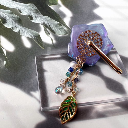 2530. レジンポニーフック・ヘアゴム・ブローチ・マグネット 2530