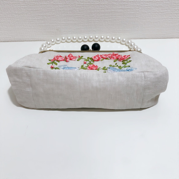 リボン刺繍のがまぐちポーチ　ナチュラル 3枚目の画像