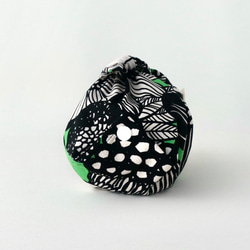 2WAYあずま袋（お弁当入れ）北欧風柄 ❤︎ Art Flower / ブラック & グリーン 3枚目の画像