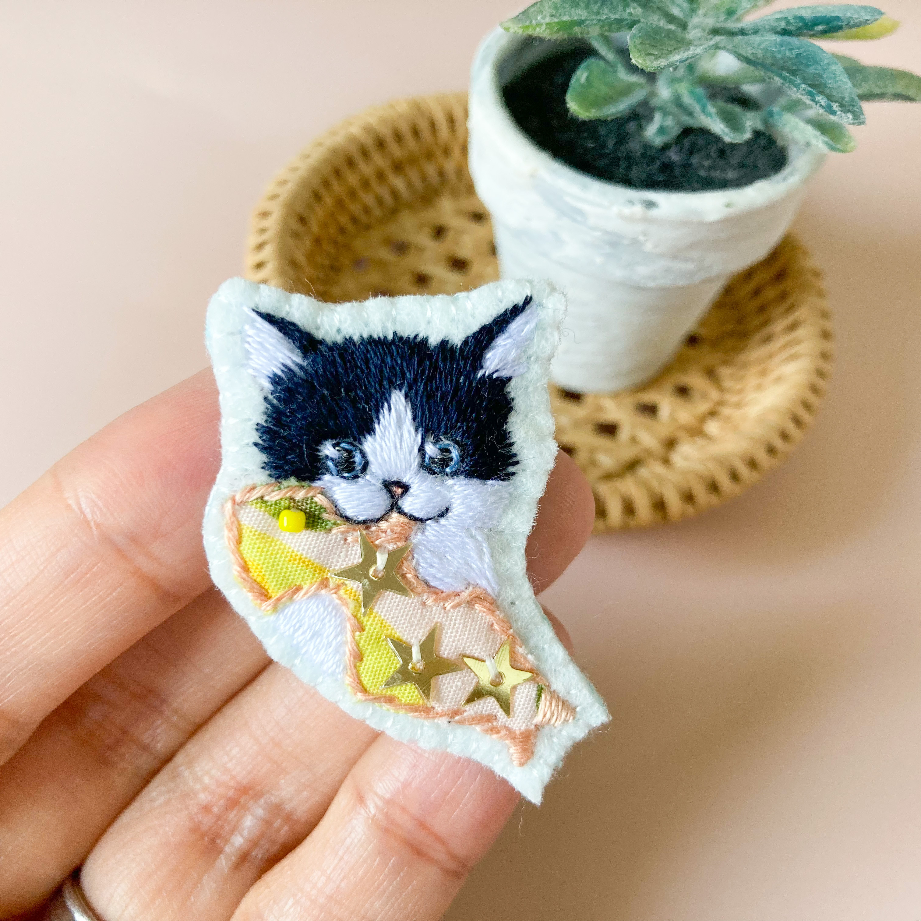 刺繍 猫 ネコ ブローチ プレゼント ほっこり ブローチ