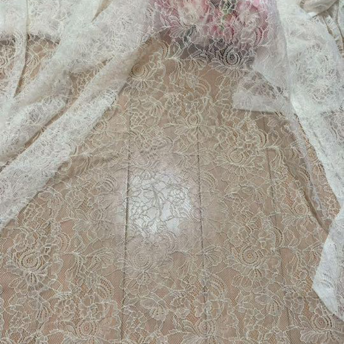Z103 金糸入ポタニカル柄オフホワイト色リバーレース生地 クラフト