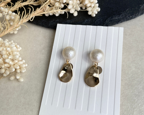 半円パール×いびつな形プレート ノンホールピアス（チタンピアス 