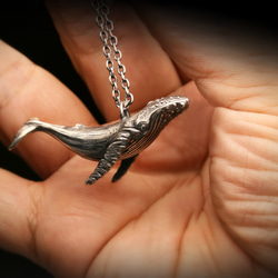 3D ザトウクジラ ネックレス 2枚目の画像