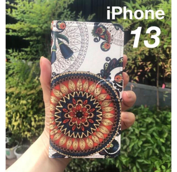 iPhone13ケース　マンダラ　曼陀羅　手帳型ケース　レトロ　白 1枚目の画像