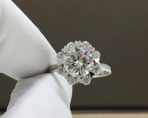 newデザイン】貴婦人 マーキース モアサナイト 外れ リング K18WG 