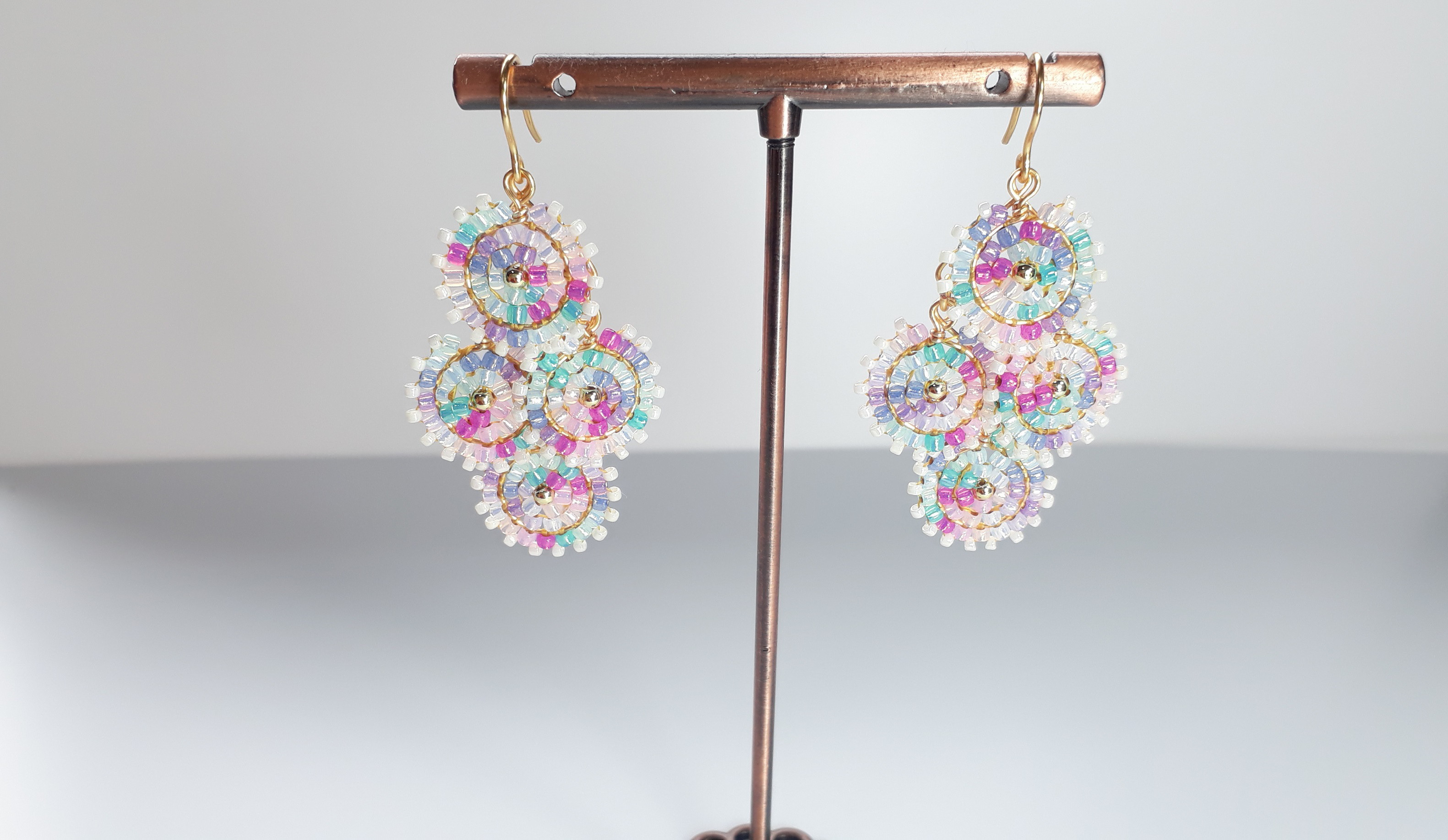 マルチカラーのビーズのイヤリングアクセサリー / 5.50 cm