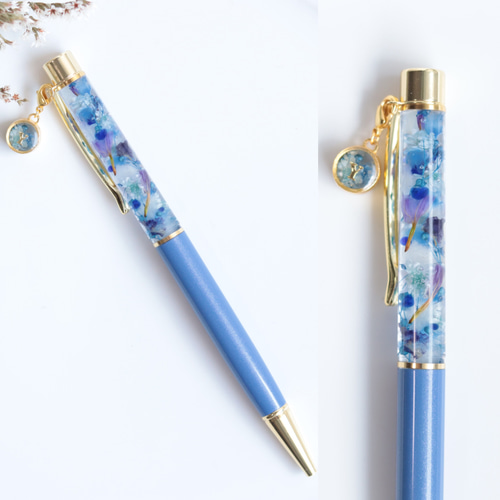 イニシャルチャーム付き】ハーバリウムボールペン~マリンブルー イニシャルチャーム付き】ハーバリウムボールペン~マリンブルー