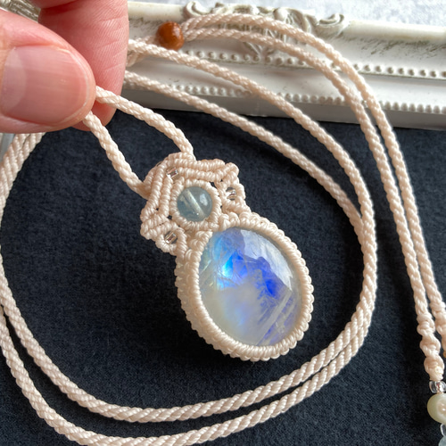 レインボームーンストーン 天然石マクラメ編みネックレス・天然石