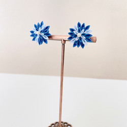 花火のようなダリアのピアス&イヤリング＊Blue＊つまみ細工 9枚目の画像