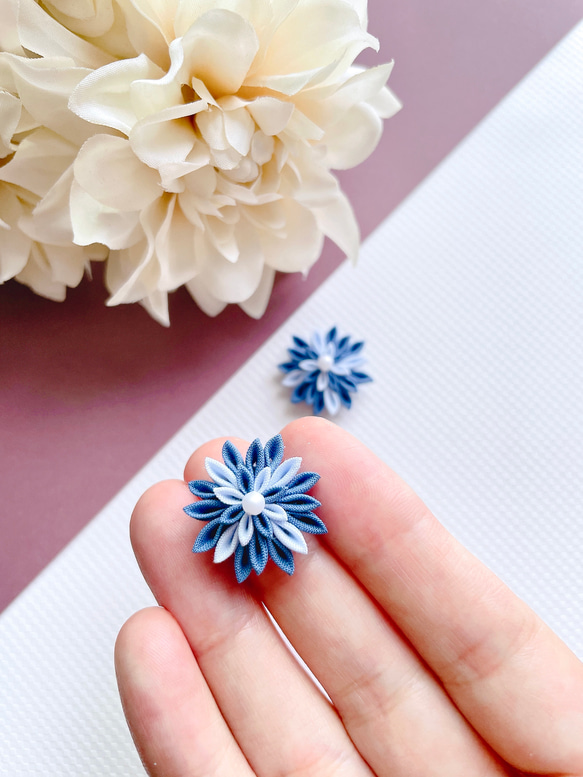 花火のようなダリアのピアス&イヤリング＊Blue＊つまみ細工 8枚目の画像