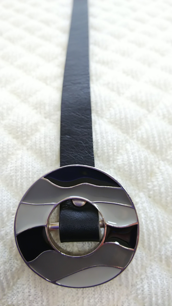 本革製 ファッションベルト リバーシブル 黒 グレー フリーサイズ 5枚目の画像