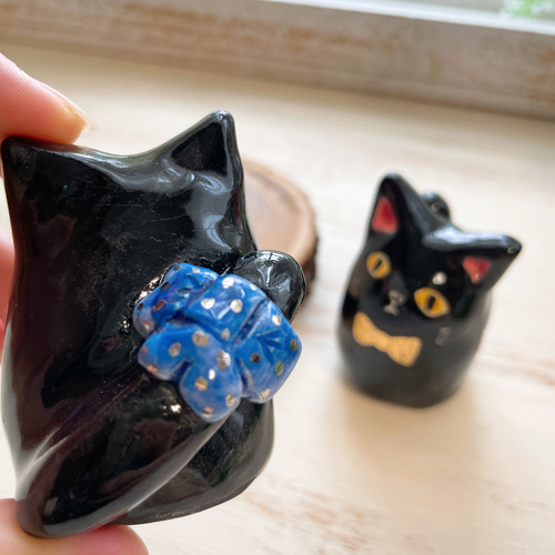 猫目 黒猫 ハチワレ猫 にゃんこペーパーウェイト 金彩 蝶ネクタイ