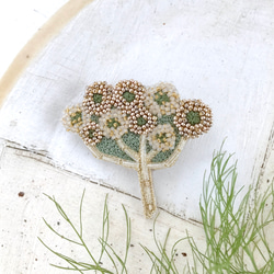 オートクチュールビーズ刺繍ブローチ　フェンネルの花(グリーン) 1枚目の画像
