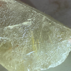 アンフィボール内包✨　ルチルクォーツ ラフストーン　原石 3枚目の画像