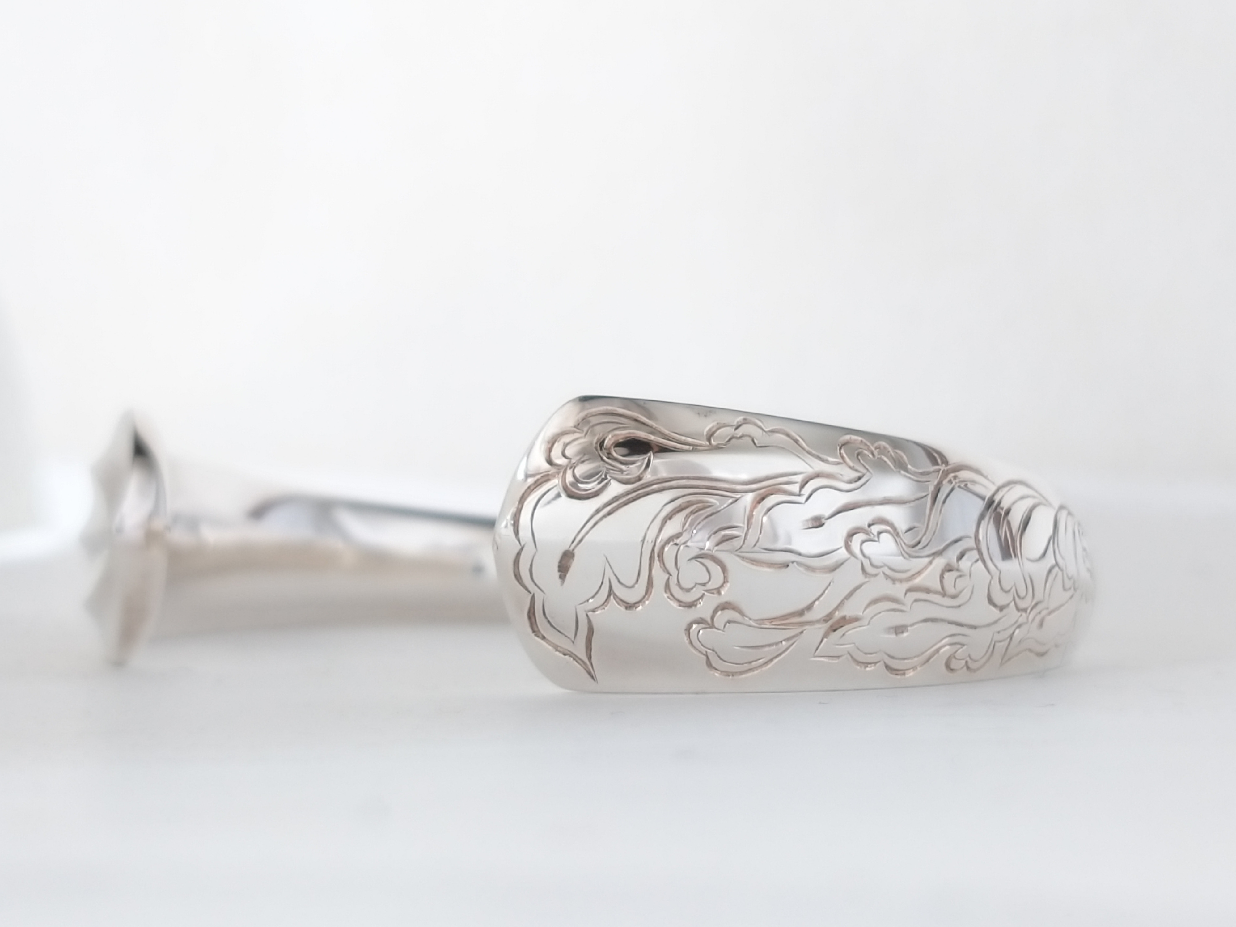 バングル_タガネ彫り孔雀