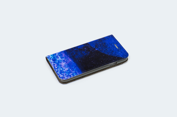 筆記本型智能手機外殼，描繪夜空中閃耀的蝴蝶蘭 第3張的照片