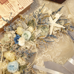 saleブルーローズと貝殻のリースブーケ（白・青）２種のバラとアジサイ・カスミソウ 5枚目の画像