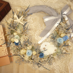 saleブルーローズと貝殻のリースブーケ（白・青）２種のバラとアジサイ・カスミソウ 1枚目の画像